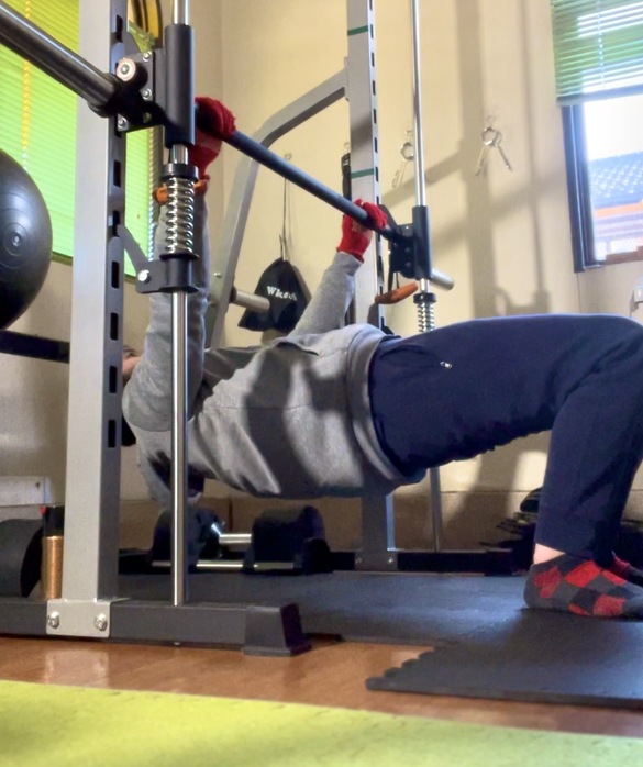 スミスマシン 斜め懸垂 膝立て スタート