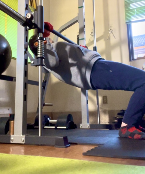 スミスマシン 斜め懸垂 膝立て 引き上げ