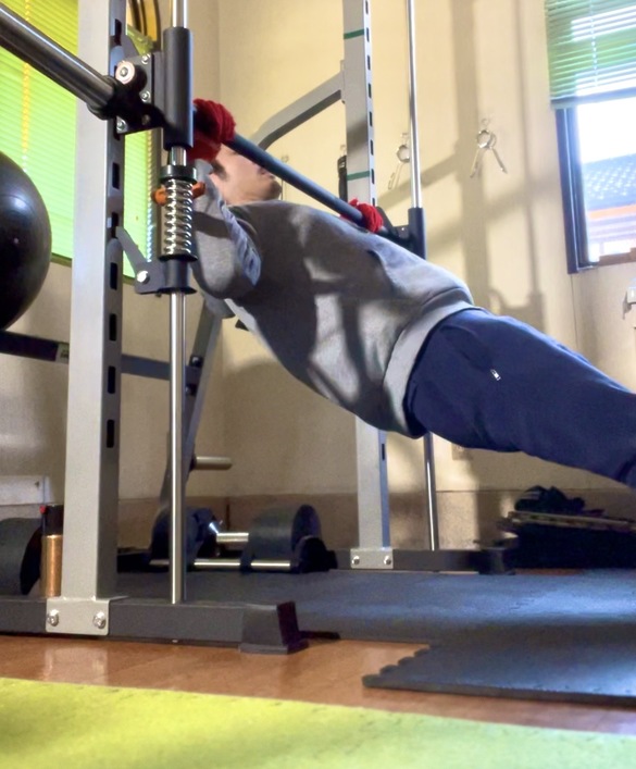 スミスマシン 斜め懸垂 膝伸ばし 引き上げ