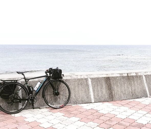 [パニアバッグとハンドルバッグを使うきわむさんのロードバイクの画像1]